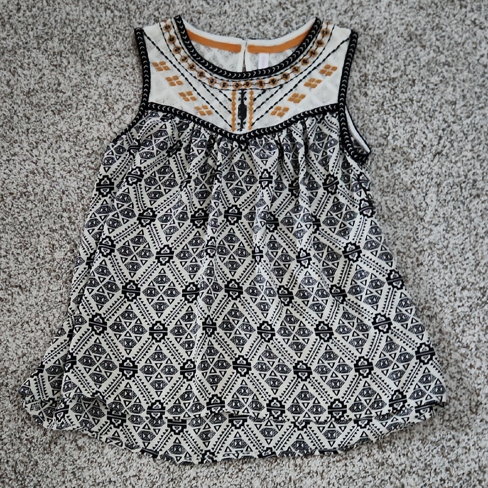 Xhilaration Black, White and G old Geometric Women's Top